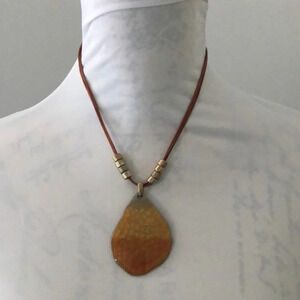 Ladies 10inch pear shape necklace with three strand rope and a 2 inch‎ extender